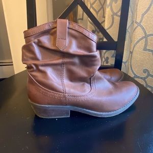 Slouchy ankle cowboy boots 7.5